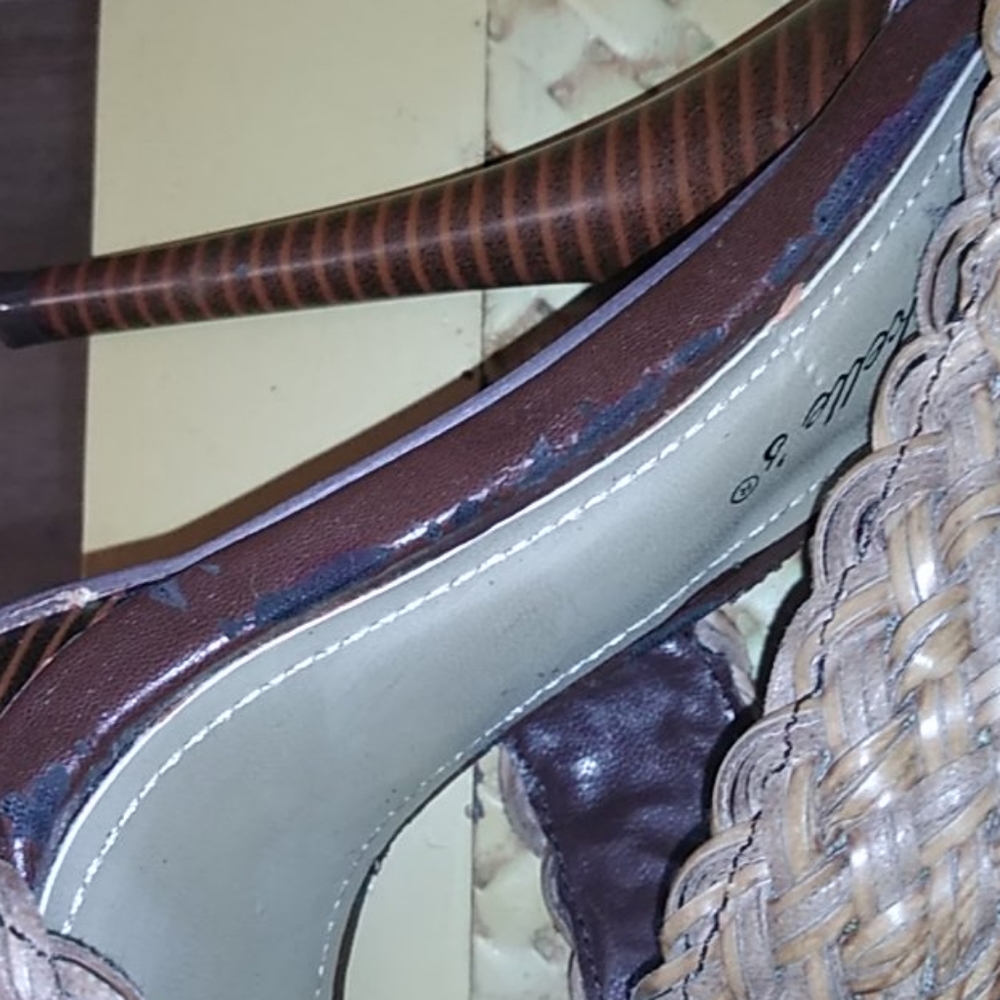 Heels - Picture 3 of 3
